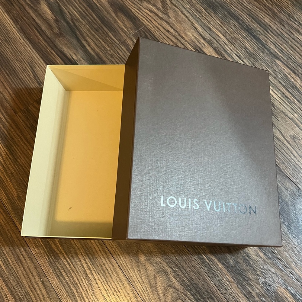 Louis Vuitton box